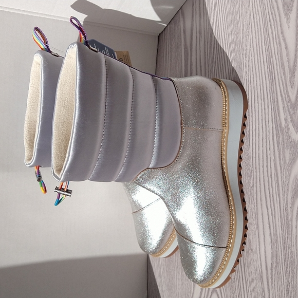 Toms Makenna silver metallic leather Winter Rain Boots size 8.5 - Picture 10 of 17